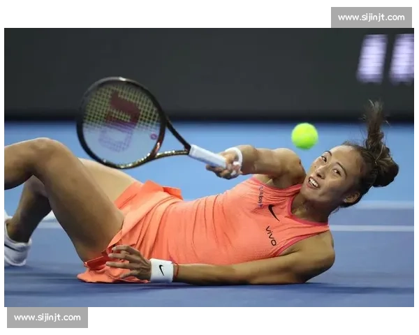 鏖战三盘难破温网魔咒！郑钦文决胜盘崩盘，连续三年止步首轮